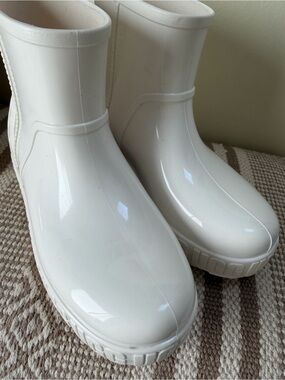 UGG White Women's Drizlita Rain Boots